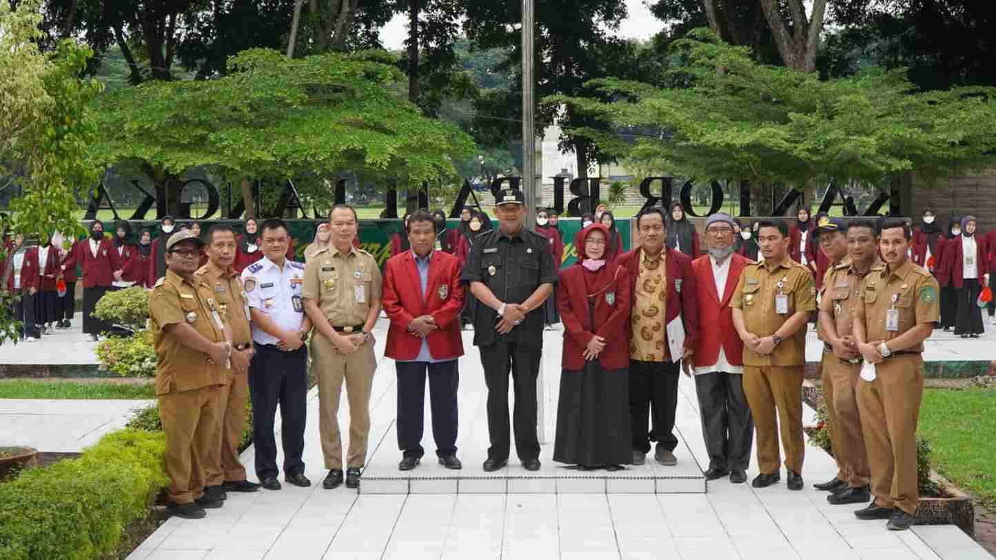 Plt Bupati Lepas 210 Mahasiswa UISU untuk KKN di Langkat