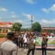 Ratusan Massa GM PPMA dan Koptan HST, saat melakukan orasi di Mapolres Asahan. (Foto : humas)