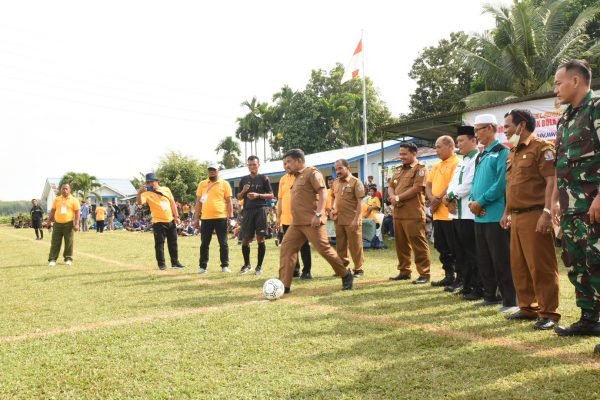 Sekda Deli Serdang Buka Turnamen Sepak Bola Forkopincam Cup I