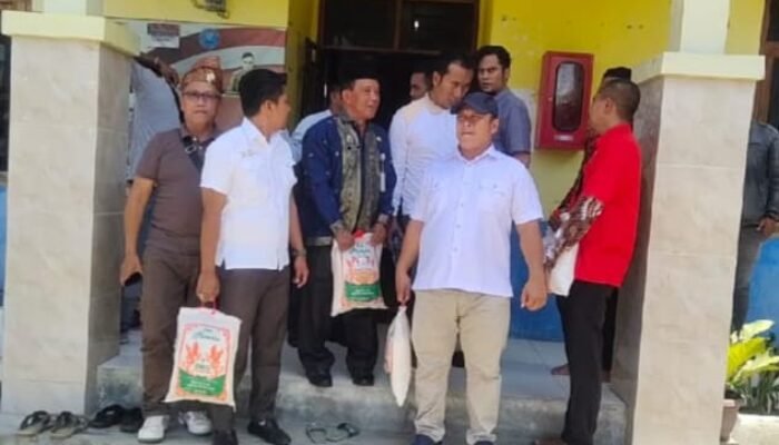 Tim Kadin Batu Bara Berbagi Sisir Gang di Pangkalan Dodek, Bantu Warga Kurang Mampu