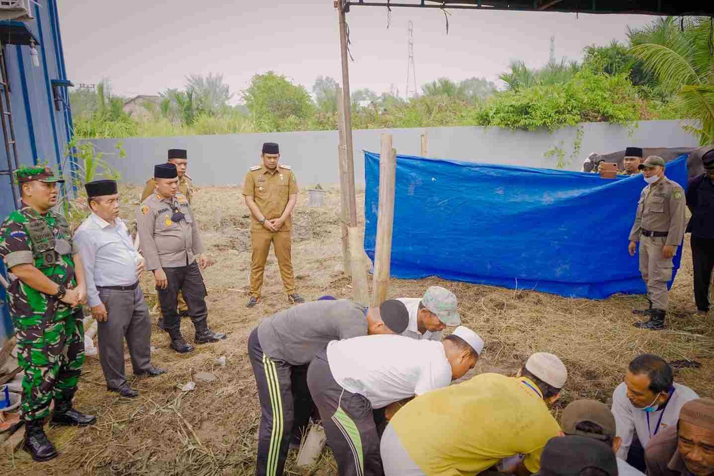 Wali Kota Medan dan Keluarga Kurban 3 Ekor Sapi di Masjid Jami’ Hanifah