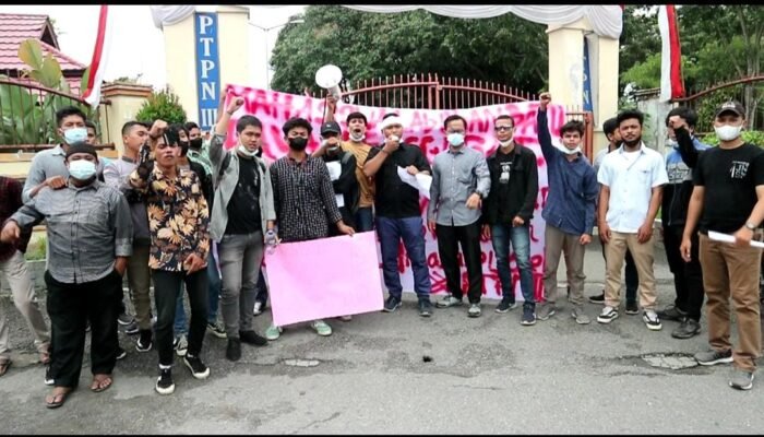 Aliansi Mahasiswa Labuhanbatu Raya Demo PTPN 3