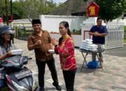Ayin Bagikan Nasi Jumat Berkah di DPD Gerindra Sumut 
