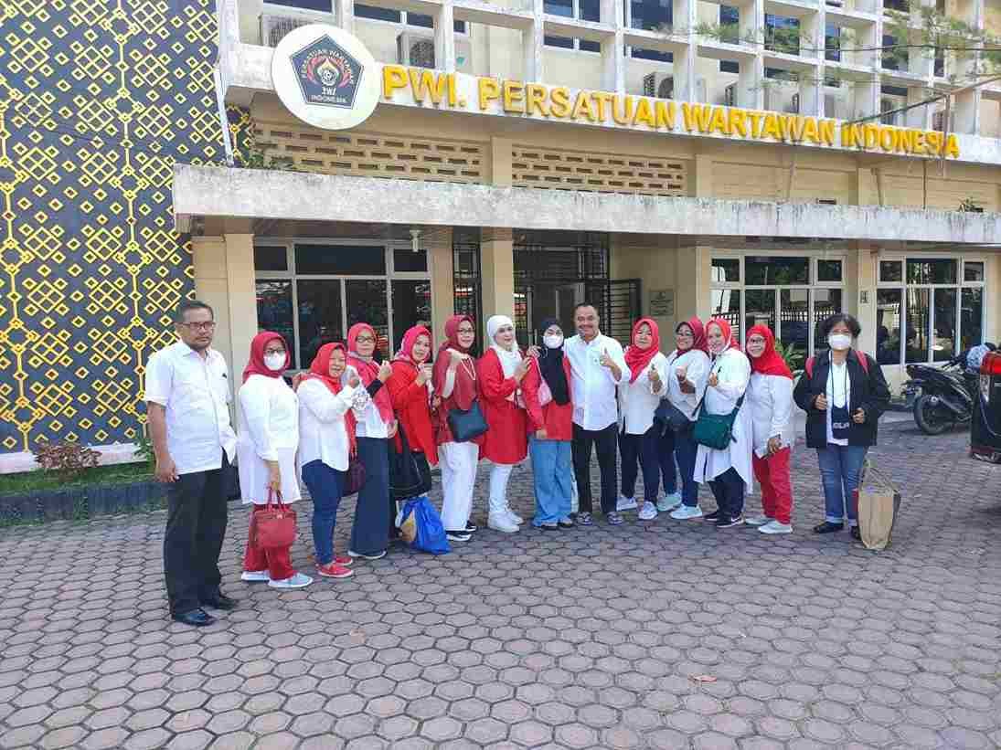 Melepas Rombongan Family Gathering IKWI, Farianda: Program Kedepan Lebih Ditingkatkan