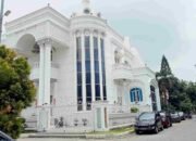 Polda Sumut Gerebek Rumah Mewah Milik Bos Judi Online Apin BK di Percut Sei Tuan