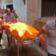 Jenazah N boru Munthe, penjaga toilet Pasar Kartini, Kisaran, dibawa ke RSUD HAM Kisaran, guna dilakukan visum. ( Poto : Istimewa )