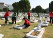 Kanwil Kemenkumham Sumut Bersihkan Makam Pahlawan Peringati HDKD ke-77