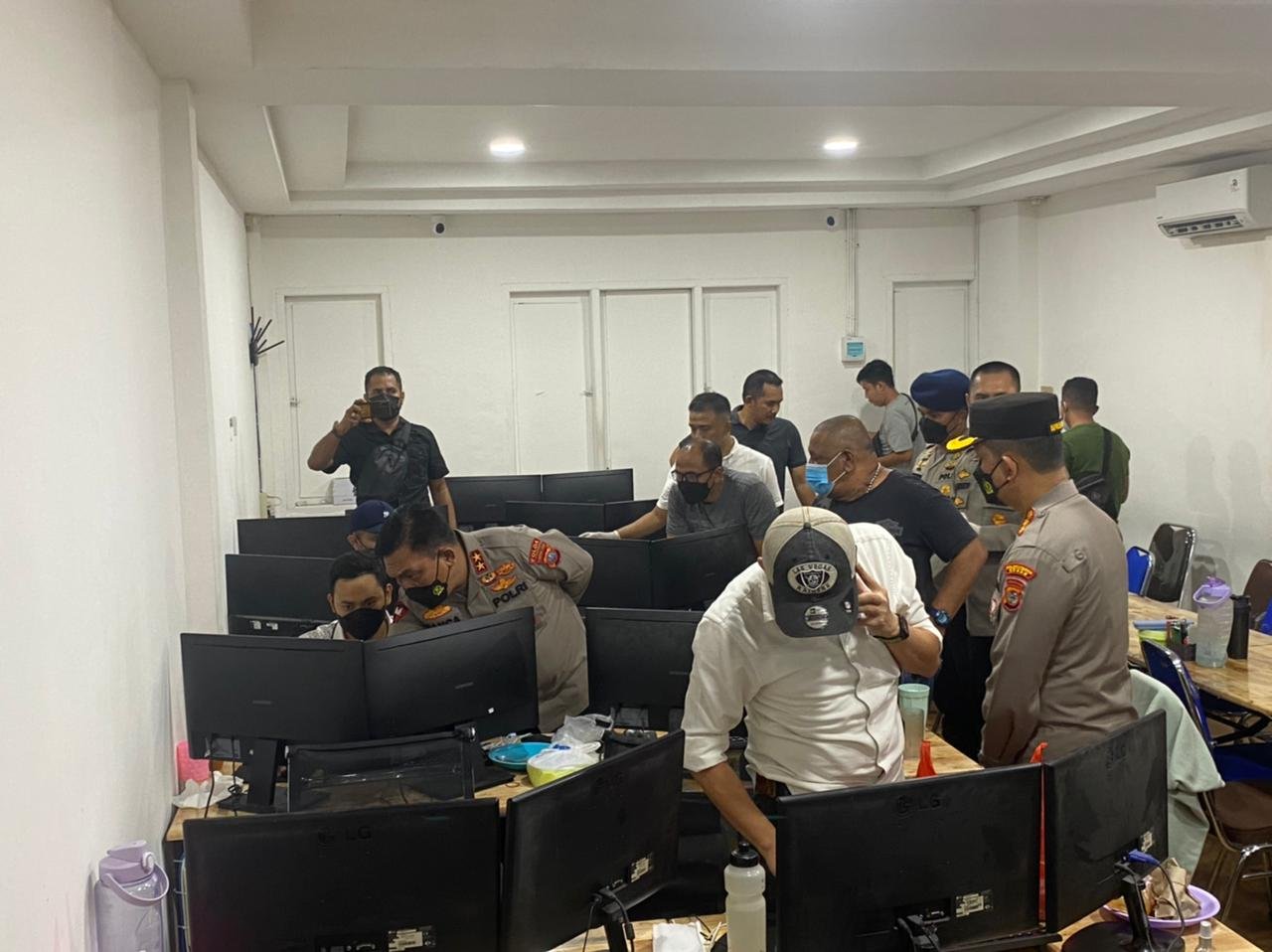 Kapolda Sumut Turun Langsung Gerebek Lokasi Judi di Cemara Asri Medan