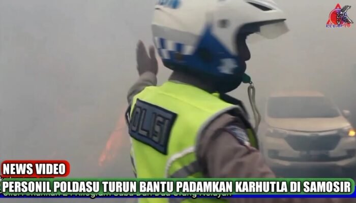 Petugas Gabungan Polda Sumut Turun Memadamkan Api di Perbukitan Danau Toba