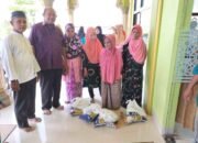 Plt Bupati Ikut Bagikan 70 Paket Sembako kepada Warga Stabat Lama