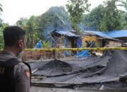 Polrestabes Medan Robohkan dan Bakar Lokasi Diduga Tempat Berjudi dan Narkotika