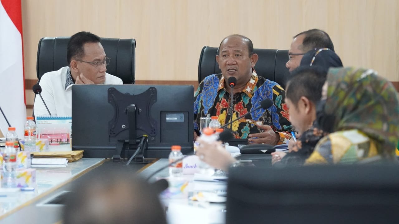 Syah Afandin Tutup Bimtek Perencanaan Pembangunan Daerah Langkat Tahun 2022