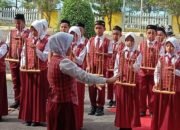 Anak-anak SD Meriahkan Hardikda Aceh ke-63 di Singkil
