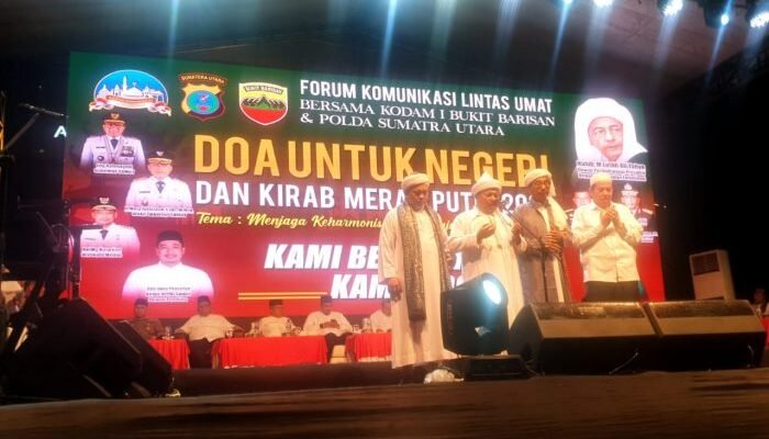 Dihadiri Ribuan Umat dan Habib Luthfi Yahya, Tuan Guru Batak Pimpin Doa Untuk Negeri 