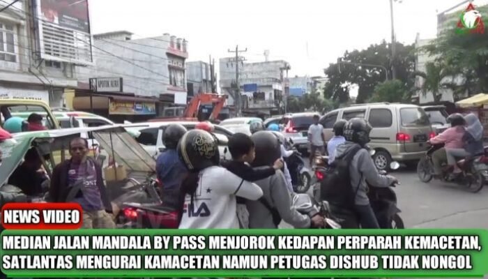 Terlalu Menjorok ke Depan, Median Jalan di Simpang Mandala-Denai Perparah Kemacetan