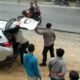 Pelaku yang diduga melakukan perampokan uang ratusan juta di masukkan Polisi kedalam mobil dan dibawa ke Mapolres Batu Bara. (Poto : Istimewa)