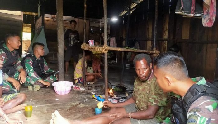 Personel Satgas Yonif 126/KC Jaring Aspirasi Melalui Komsos