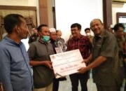 Plt Bupati Langkat, Komisi IV DPR RI dan BKSDA Sumut Serahkan Bantuan Usaha Produktif