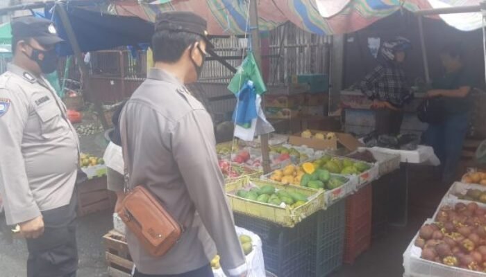 Binmas Polrestabes Medan Sosialisasi dan Edukasi kepada Pedagang Agar Terapkan Prokes