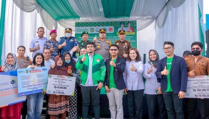 Bobby Nasution Serahkan Bansos Pelaku UMKM & Nelayan: Mudah-mudahan Bermanfaat