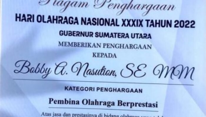 Bobby Nasution Terima Penghargaan Pembina Olahraga Berprestasi