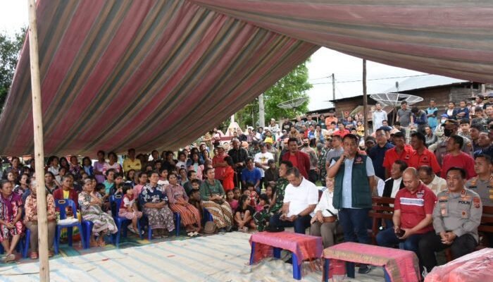 Deputi BNPB Didampingi Kapolda, Danrem 023/KS dan Bupati Taput Beri Bantuan Korban Bencana Gempa Bumi