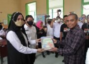 Dinas Kominfo Sumut bersama FWP Motivasi dan Serahkan Bantuan ke SDN di Pematangsiantar