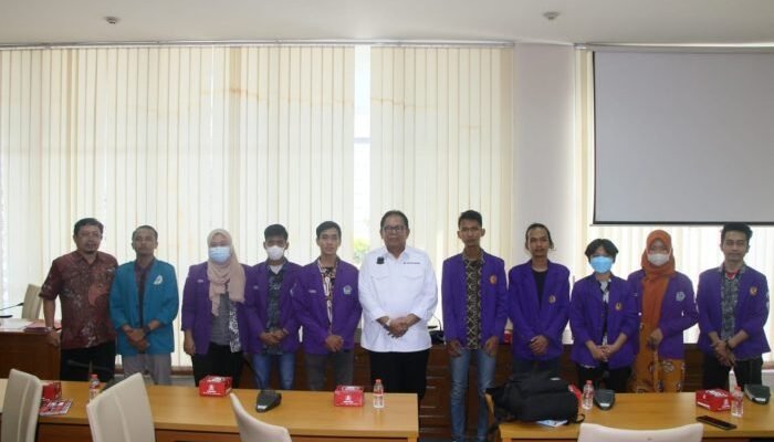 Ketua DPRD SU dan BEM SI Diskusi Isu Strategis Nasional Kenaikan BBM dan Guru Honor