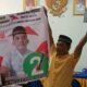 Kamaluddin alias Uteh Kamel mendapat nomor urut dua sebagai Calon Kepala Desa Empat Negeri, saat pencabutan nomor di Aula Kantor Desa Empat Negeri, Datuk Lima Puluh. (Poto : Istimewa)