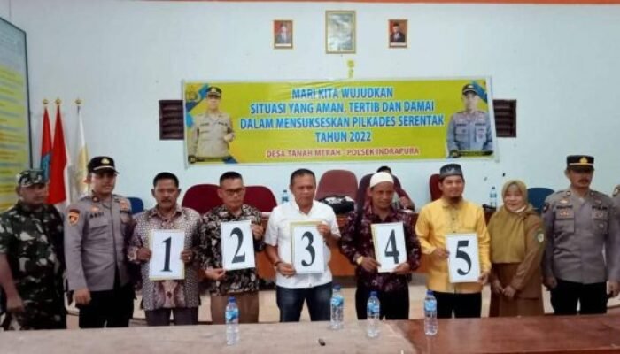 Penetapan dan Pencabutan Nomor Urut Cakades Tanah Merah Aman dan Lancar