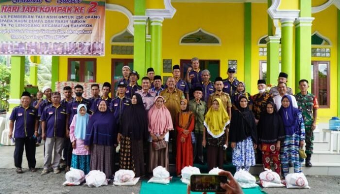 Plt Bupati Langkat Ikut Bagikan Sembako di Peringatan Hari Lahir KOMPAK