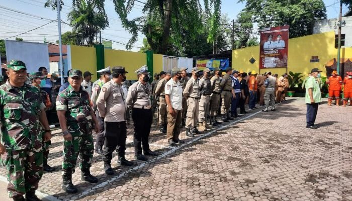 Polsek Medan Timur Ikut Amankan Penertiban Bangunan di Atas Draninase