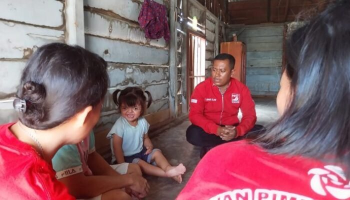 Prihatin, Ketua DPC PSI Belawan Kunjungi Bayi Penderita Penyakit Sejak Lahir