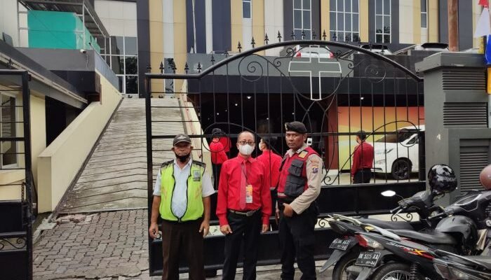 Sat Samapta Polrestabes Medan Laksanakan Patroli dan Pengamanan Gereja