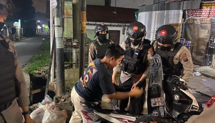Sat Samapta Polrestabes dan BKO Samapta Poldasu Sisir Kota Medan
