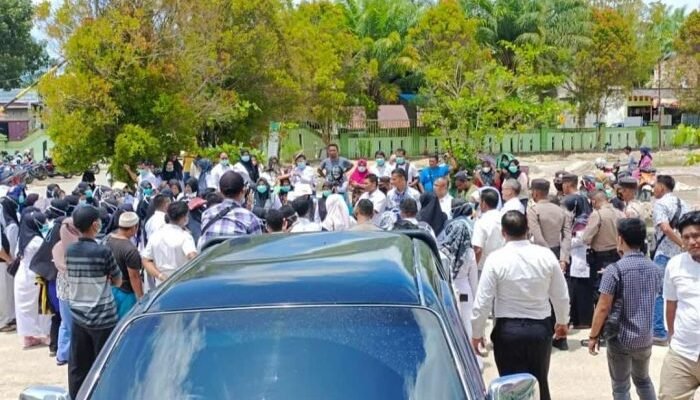 Tuntut Upah, Ratusan Nakes RSUD Aceh Singkil Mogok Kerja