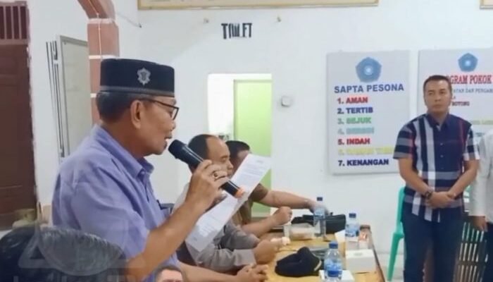 Instruksi Sekda Batu Bara, Panitia Pilkades Kuala Tanjung Siap Turunkan Baliho Cakades yang Curi Start