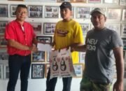 Ketua Pewarta Beri Beras dan Uang Santunan Duka Kepada Warga Jalan Langgar