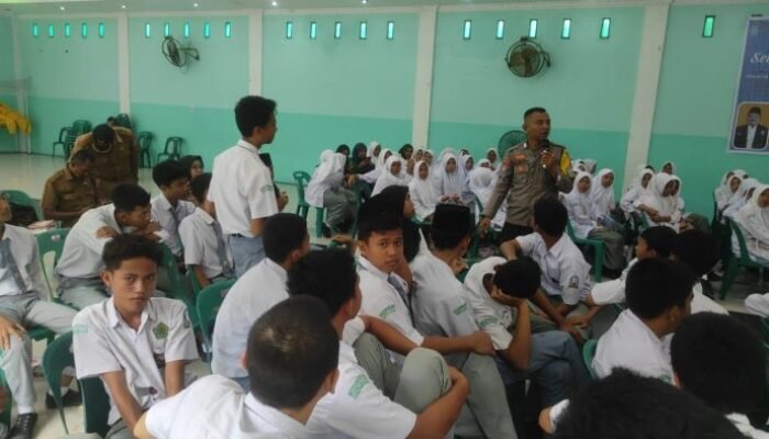 Polsek Percut Sei Tuan Sosialisasi Bahaya Narkoba di SMA Madinatussalam