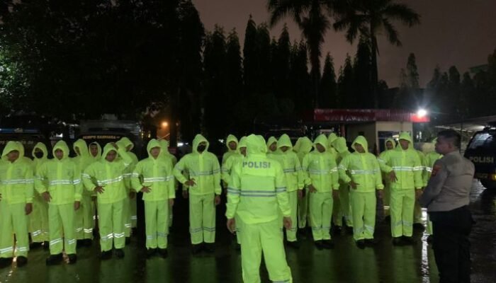 Wakasat Samapta dan BKO Samapta Poldasu Bersiaga Banjir dan Kemacetan