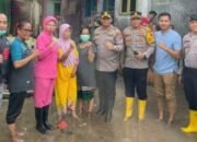 Personel Polrestabes Medan Siaga di Daerah Rawan Banjir