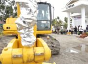 Bupati Serahkan Alat Berat Milik Dinas PUPR Sergai