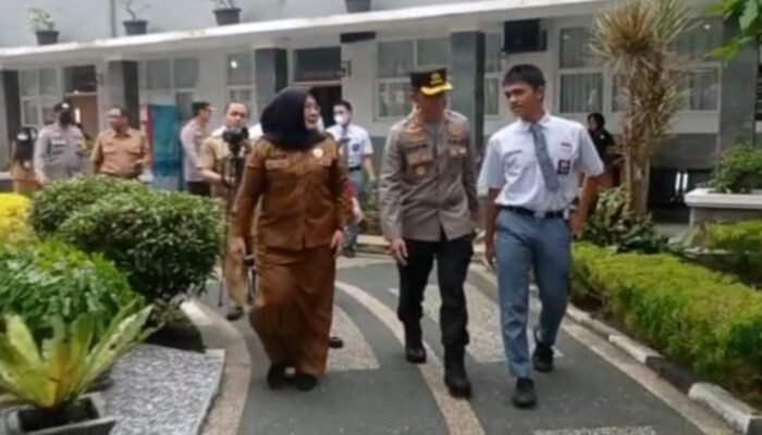 Kedatangan Kapolrestabes Medan Disambut Antusias Oleh Pelajar SMA Negeri 1