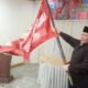 Muhammad Banjir Simarmata saat mengibarkan bendera Pataka kebesaran PP 1959, Kamis (15/12/2022).