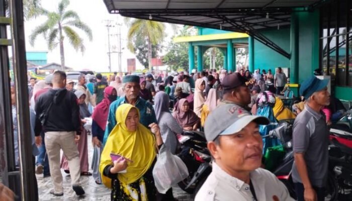Buka Rekening Baru, Ribuan Warga Singkil Menyerbu Bank Aceh