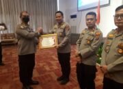 Wakapolrestabes Medan Terima Penghargaan dari Irwasda Polda Sumut