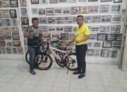HUT ke-6 pewarta.co, Penggiat Sosial Hadiahkan 2 Sepeda Gunung