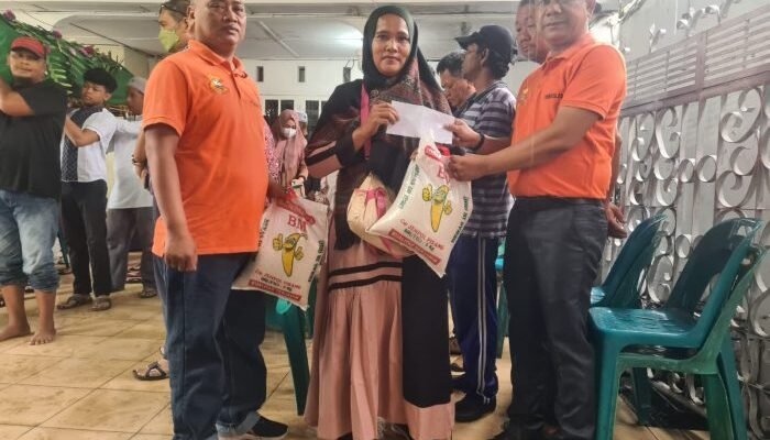 Ipar Ketua PP Medan Area Wafat, Ketua Pewarta Melayat dan Berikan Santunan