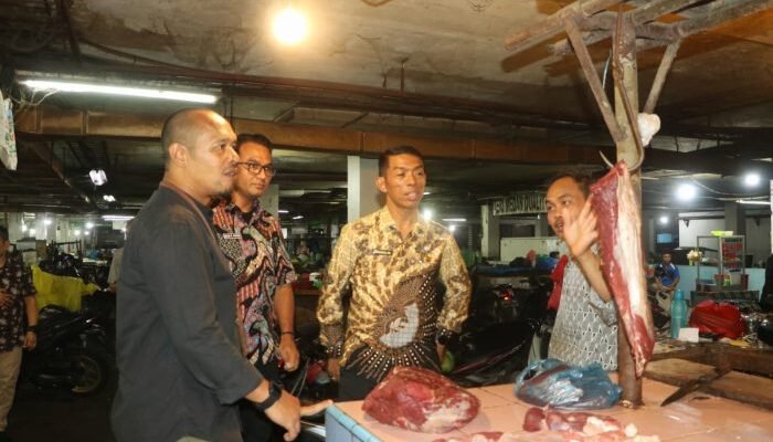 Dirut PUD Pasar Cek Harga Bahan Pokok Jelang Nataru