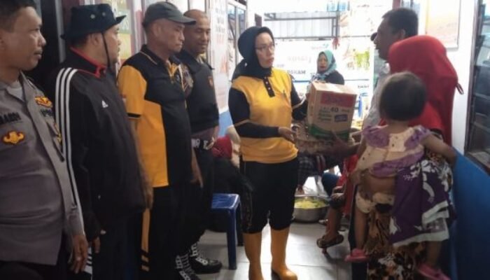Kapolresta Pantau Dapur Umum Korban Banjir di Desa Sekip Deli Serdang 